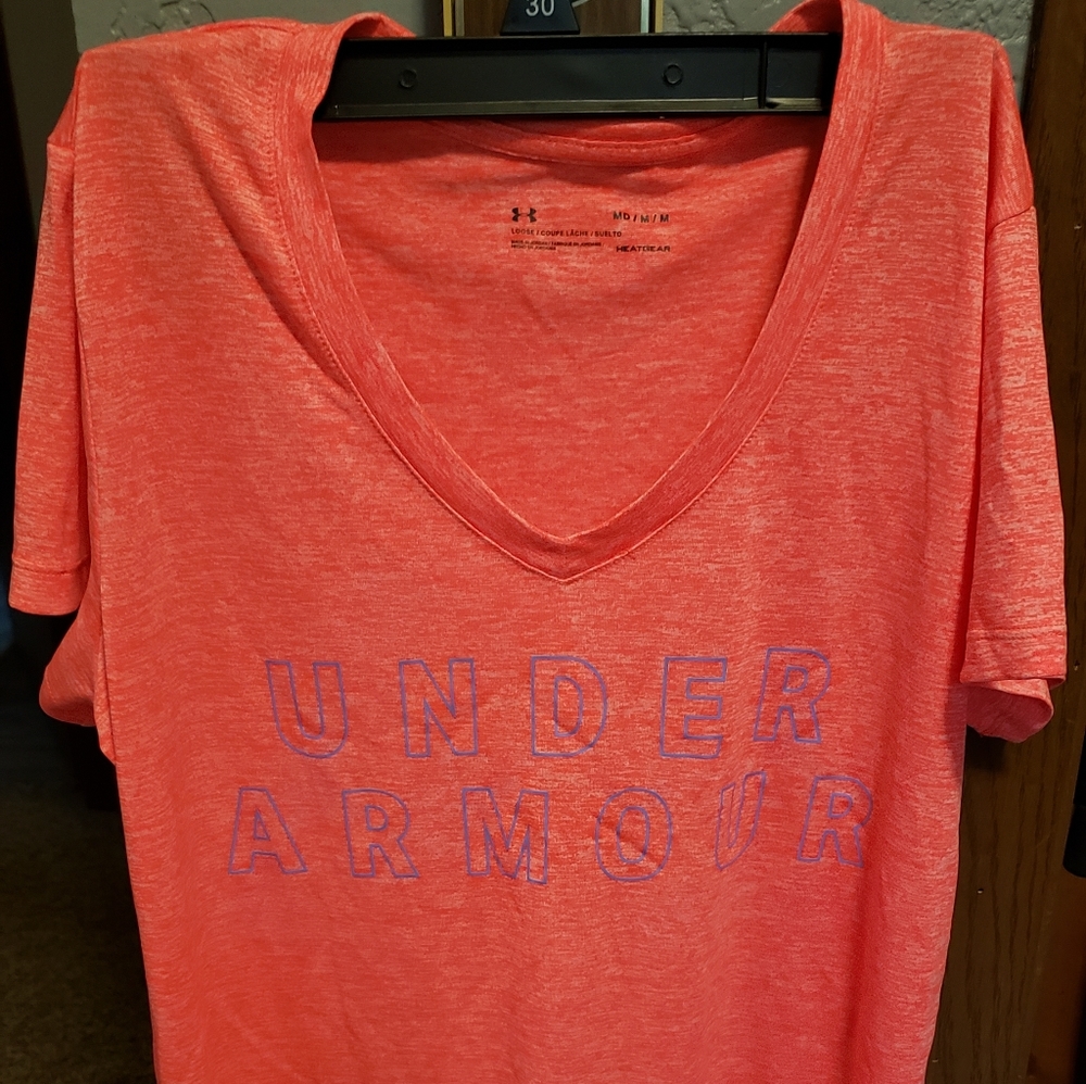 Under Armour t- shirt